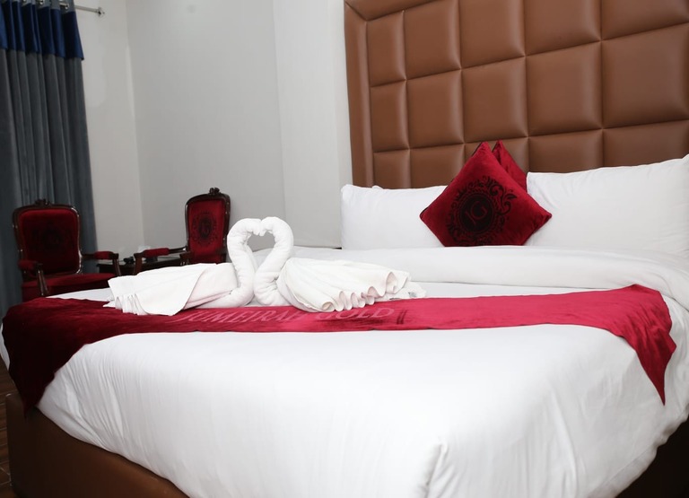 Deluxe room dressed for a honeymoon stay